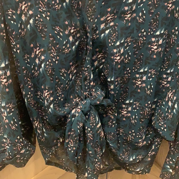 Women’s tie front blouse. Animal print. - Picture 3 of 5